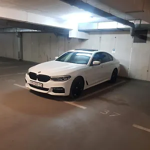Vip, With Free Garage Parking Apartment
